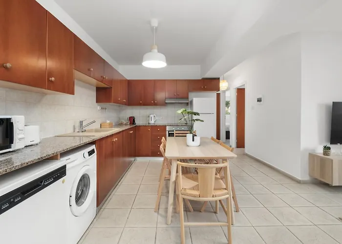 Downtown Stadium 3 Bedroom Appartamento Larnaca