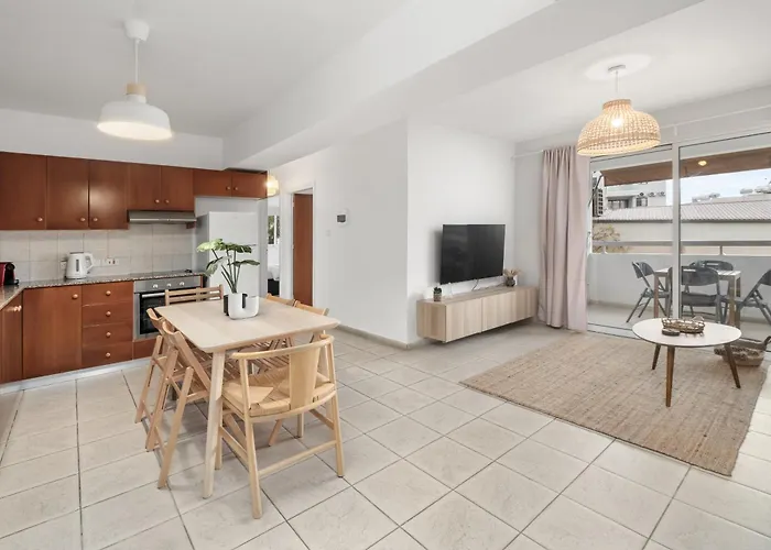 Downtown Stadium 3 Bedroom * Ларнака