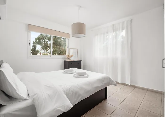 Downtown Stadium 3 Bedroom * Ларнака