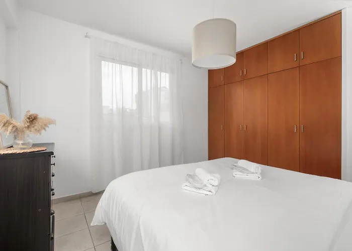 Downtown Stadium 3 Bedroom Апартаменты *