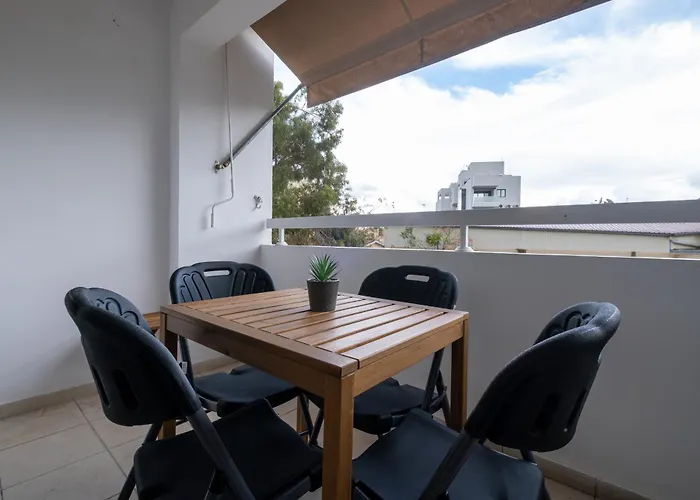 Апартаменты Downtown Stadium 3 Bedroom *