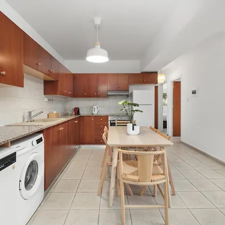 Downtown Stadium 3 Bedroom Lägenhet Larnaca